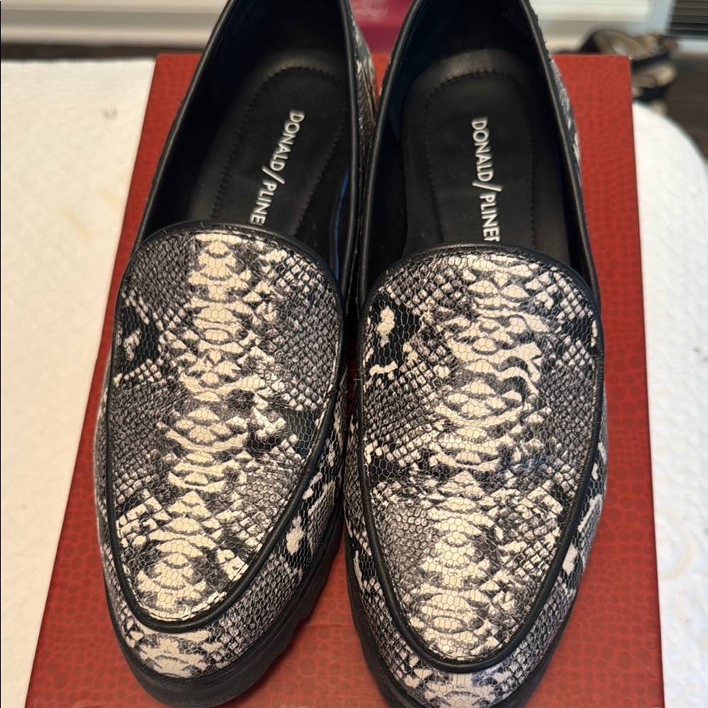 Donald J. Pliner Black and White Loafers Slip-Ons -great shape!